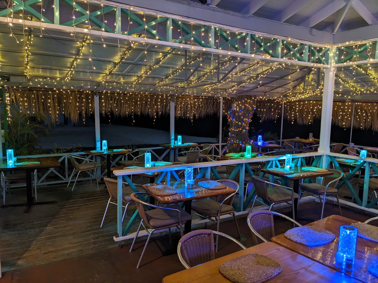 Spinnakers Beach Bar And Carvery