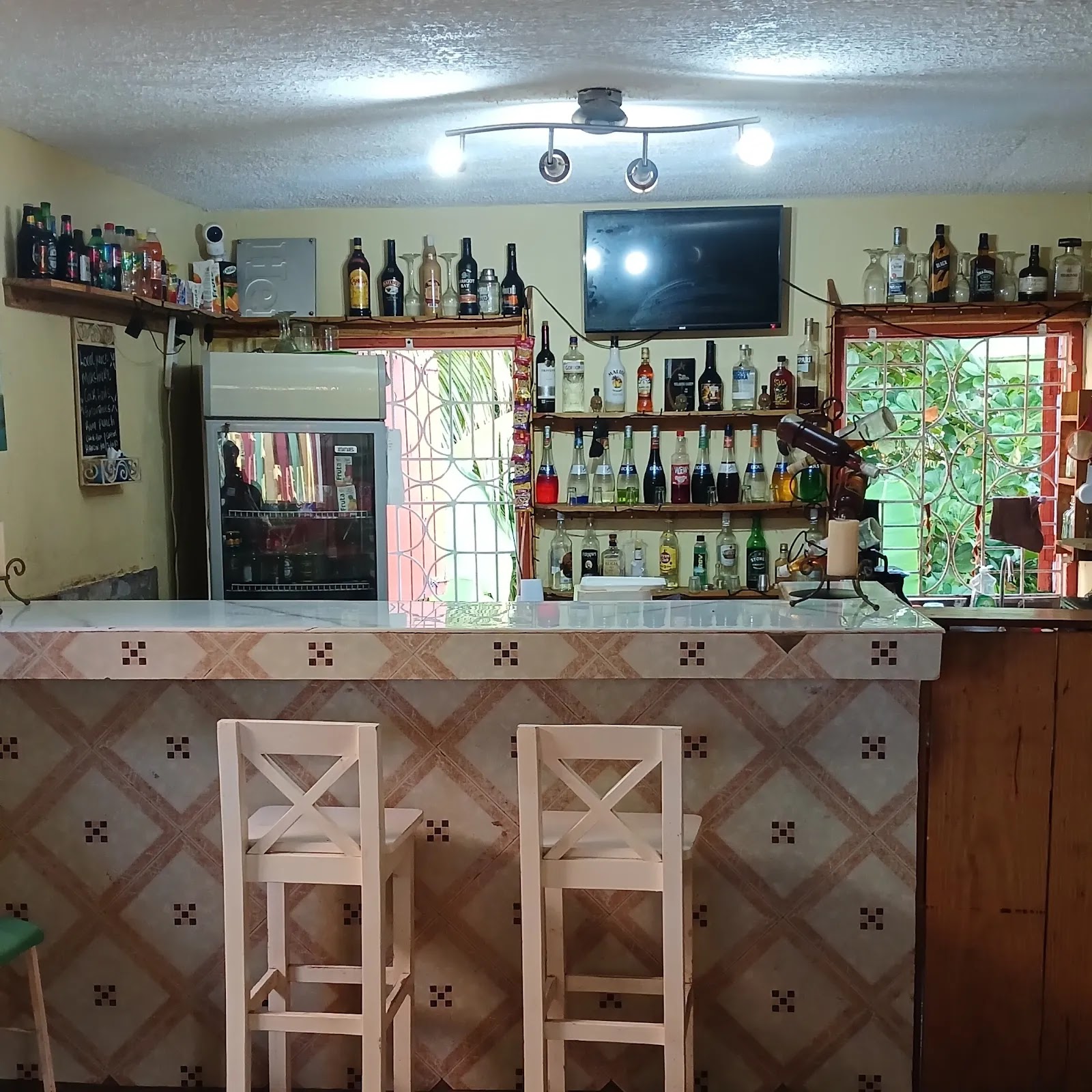 Harrys ChillOut Shop & Bar