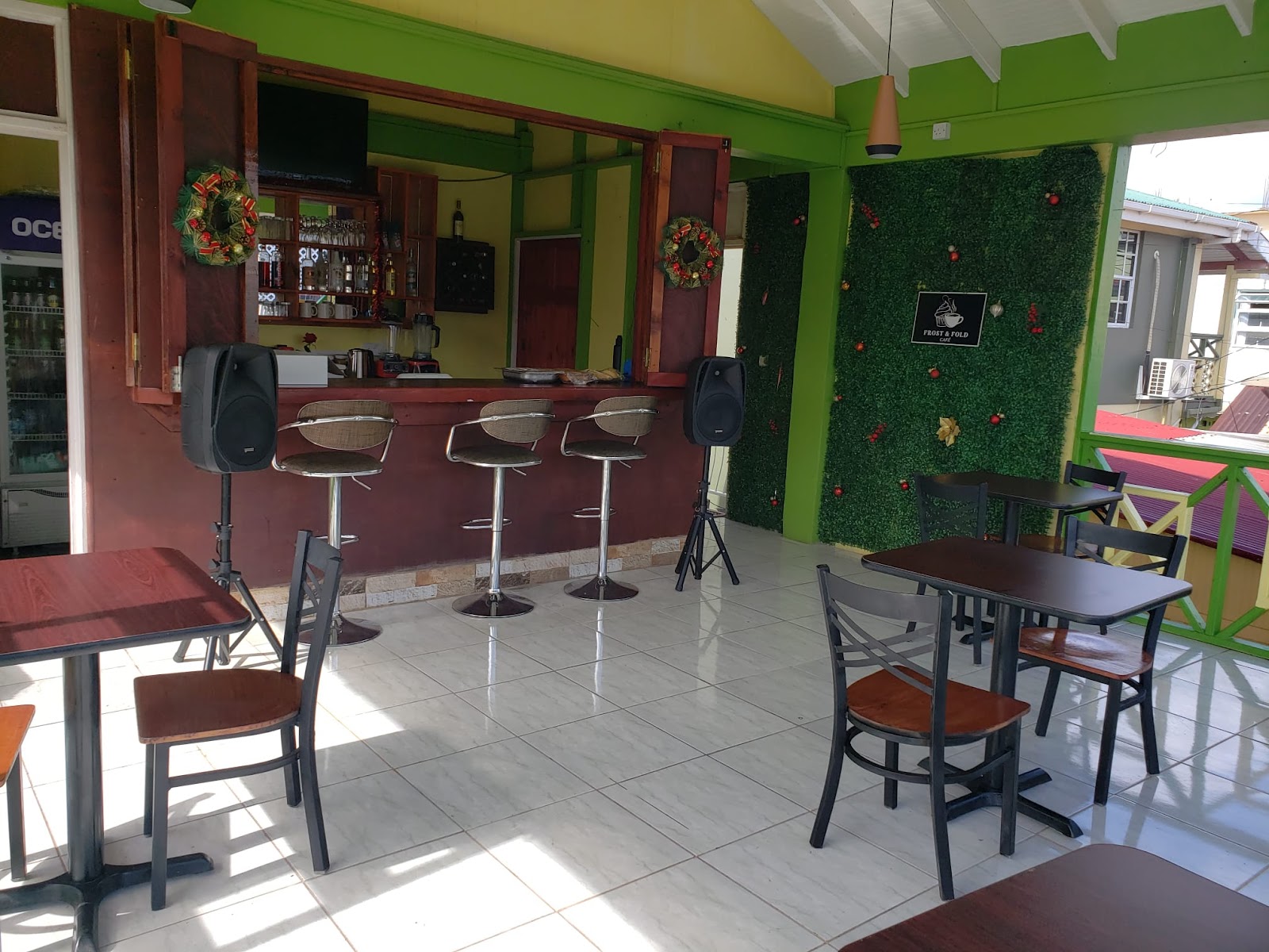 Frost & Fold Café